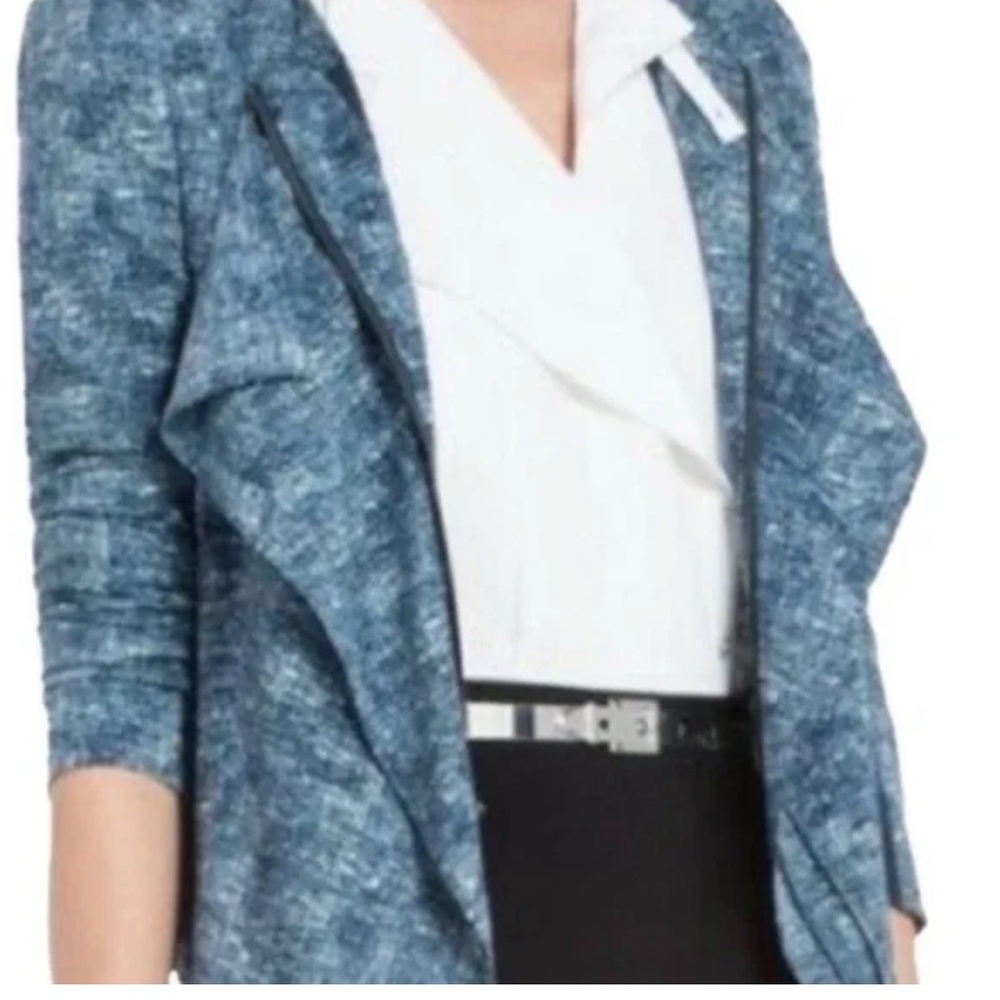 BCBG MAXAZRIA silky blazer blue with indigo print. small